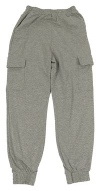 Šedé cargo tepláky s kapsami 