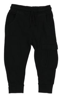 Černé tepláky s kapsou F&F