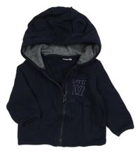 Tmavomodrá propínací mikina s nápisem a kapucí 