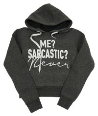 Tmavošedá melírovaná crop mikina s nápisem a kapucí 