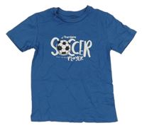 Tmavomodré tričko s nápisem a míčem 