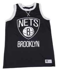 Černo-bílé sportovní tílko s nápisy a míčem - NBA