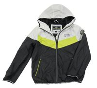 Bílo-zeleno-černá šusťáková jarní bunda s nápisem a kapucí C&A