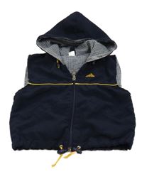 Tmavomodrá šusťáková jarní vesta s logem Adidas a kapucí