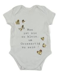 Bílé body s nápisy a zlatými srdíčky a motýlkem