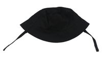Černý plátěný klobouk  