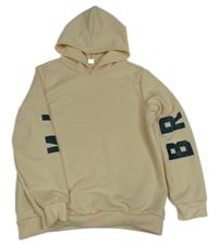 Béžová mikina s písmeny na rukávech a kapucí