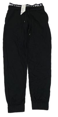 Nové - Černé tepláky s nápisem v pase Pineapple