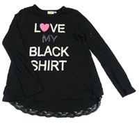 Černé triko s nápisem a krajkou a kamínky 