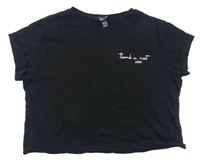 Černé crop tričko s nápisem New Look