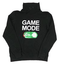 Černá mikina s nápisy a ovladači a stojáčkem H&M