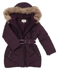 Tmavovínový prošívaný šusťákový zimní kabát s odepínací kapucí s kožešinou a páskem S. Oliver