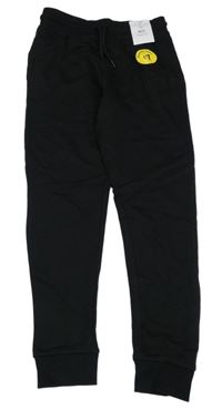 Nové - černé tepláky s písmenky George