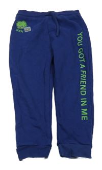 Tmavomodré tepláky s nápisem a Rexem George