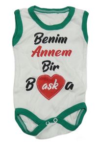 Bílo-tmavozelené body s nápisy a srdíčkem 