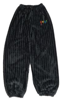 Tmavošedé chlupaté žebrované domácí kalhoty s nápisem 