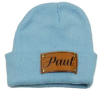 Světlemodrá pletená čepice s nášivkou 