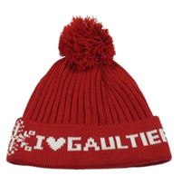 Červená čepice s logem a bambulí Gaultier