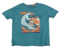 Zelené tričko se surfařem 