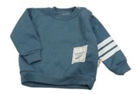 Tmavomodrá mikina s nášivkou a proužky