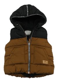 Černo-hnědá šusťáková zateplená vesta s kapucí F&F