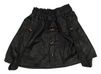 Černá koženková sukně s kšandami a knoflíky