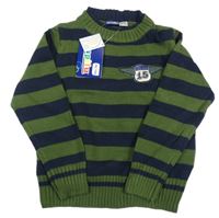 Nové - Olivovo-tmavomodrý pruhovaný svetr s nášivkou Lupilu