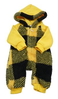 Černo-tmavožlutá kostkovaná huňato/tepláková kombinéza s kapucí 