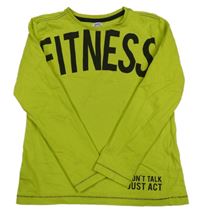 Zelené triko s nápisem 