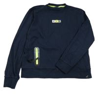 Tmavomodrá mikina s písmeny 