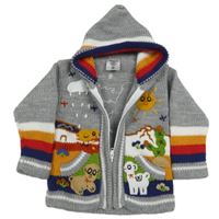 Šedý melírovaný pletený propínací svetr se zvířátky a sluníčkem a pruhy a kapucí