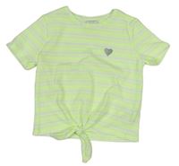 Neonově zelené pruhované žebrované crop tričko se srdcem F&F