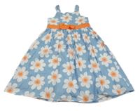 Světlemodré šaty s květinami a stuhou v pase