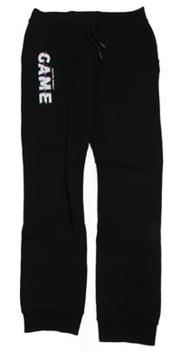 Černé tepláky s nápisem C&A