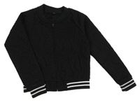 Černá vzorovaná propínací crop mikina se stříbrnými pruhy