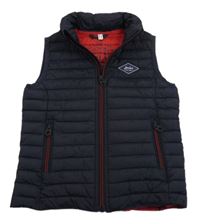 Tmavomodrá šusťáková prošívaná zatelená vesta s nášivkou Joules