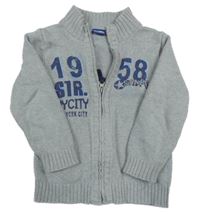 Šedý propínací svetr s číslem Lupilu