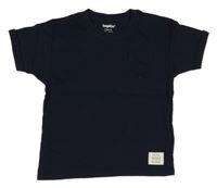 Tmavomodré tričko s nápisy a kapsou lupilu