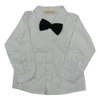 Bílá košile s černým motýlkem 