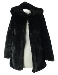 Dámský černý kožešinový kabát s kapucí 