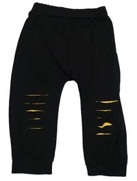 Černé lehké tepláky s průstřihy 
