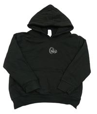 Černá mikina s traktorem a kapucí