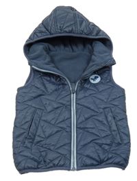 Tmavomodrá prošívaná šusťáková zateplená vesta s nášivkou a kapucí Dunnes