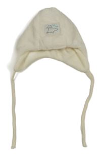 Smetanová plyšová zateplená čepice s nášivkou 