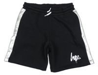 Černé teplákové kraťasy se stříbrným pruhem a logem hype