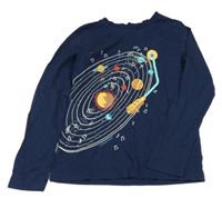 Tmavomodré triko se slunečnou soustavou 