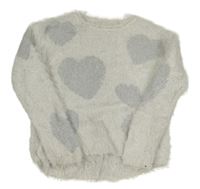 Bílý chlupatý svetr se srdíčky