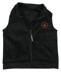 Černá vesta s nášivkou