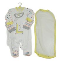 Nové - 2x - Overal s hvězdičkami a písmenkem - Bílo/pruhovano/šedý, bílo/žlutý 
