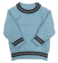 Světlemodro-černý melírovaný kostkovaný svetr s pruhy